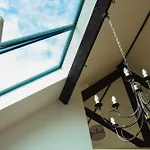 The Old Coach House: Luxury Harbourside Apartment