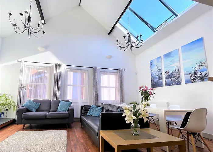 The Old Coach House: Luxury Harbourside Apartment