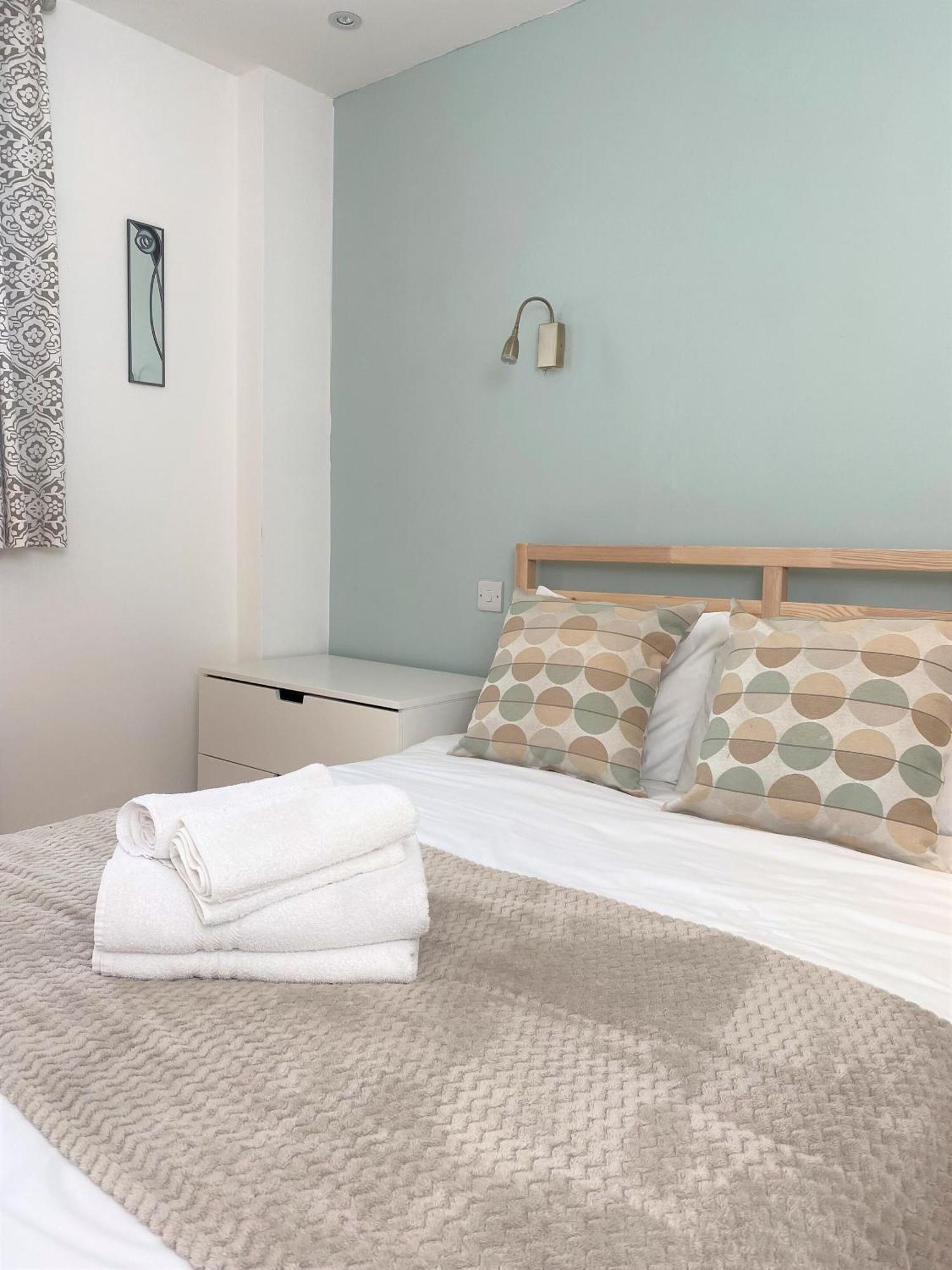 The Old Coach House: Luxury Harbourside Apartment *