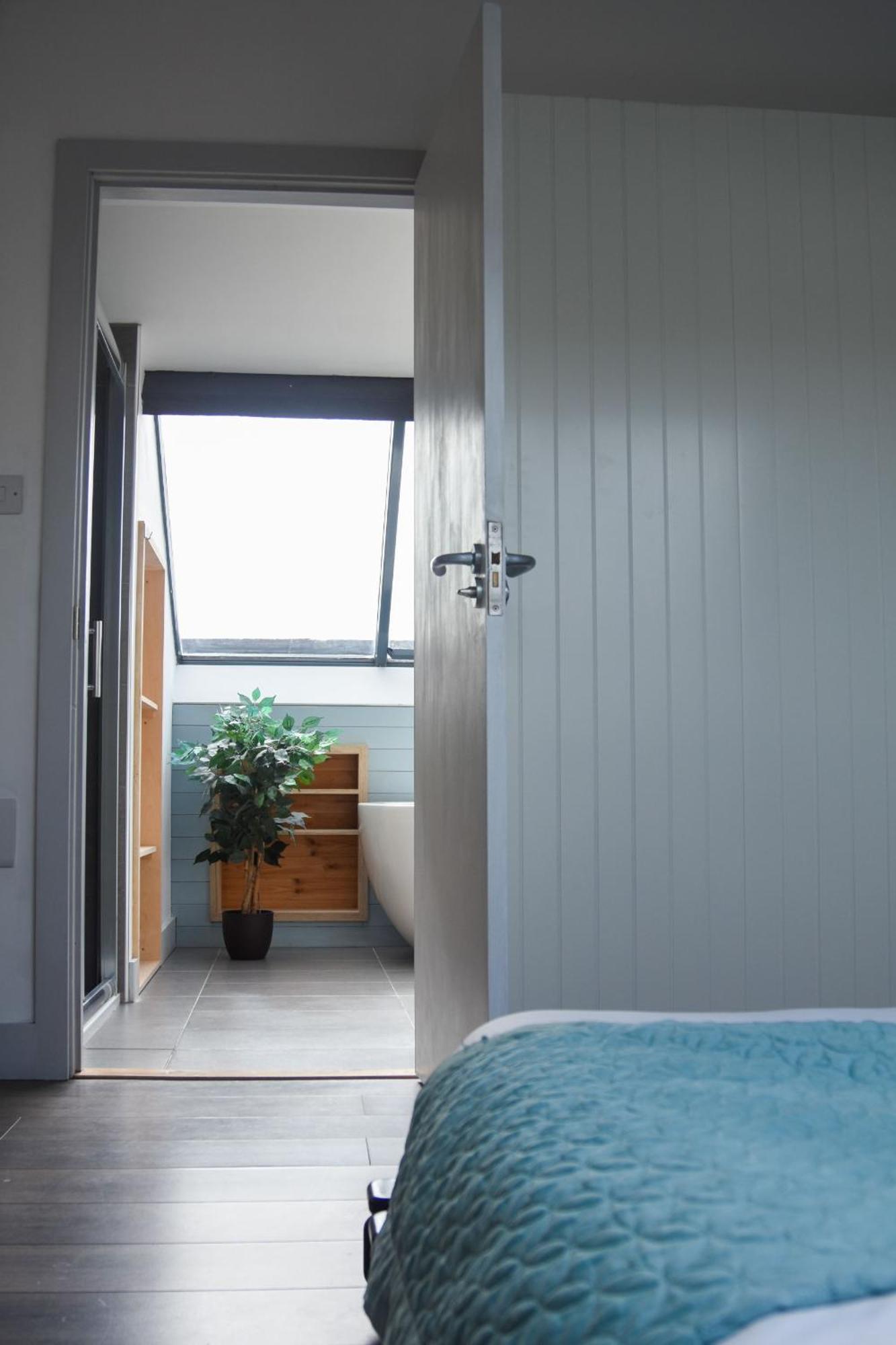 The Old Coach House: Luxury Harbourside *